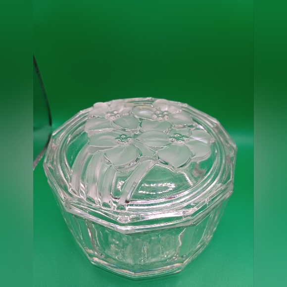 VINTAGE CLEAR Glass Trinket Dogwood Pattern Bloom Box Floral Frosted Lidded 3" - Picture 4 of 12